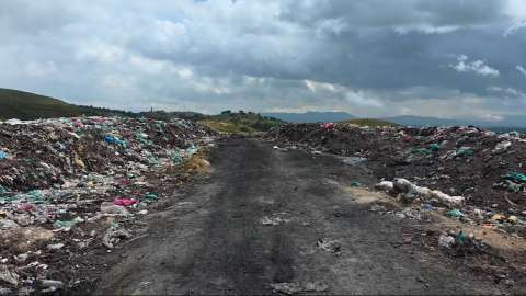 Hallaron basura mezclada y aves carroñeras: CAR suspende planta de residuos en Cundinamarca