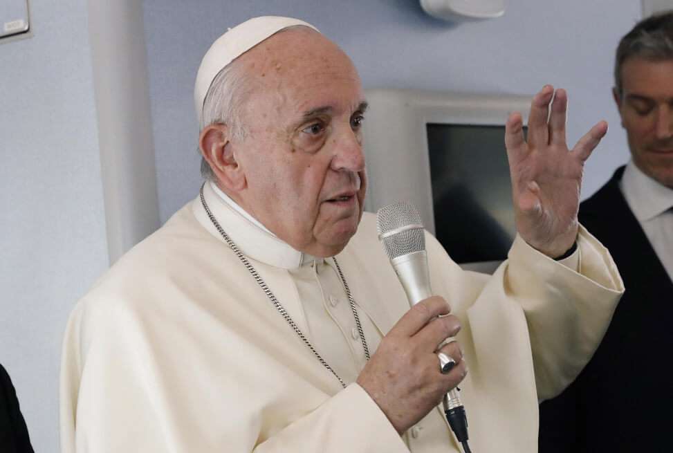 El papa Francisco hace el balance de su gira por Tailandia y Japón. / AFP