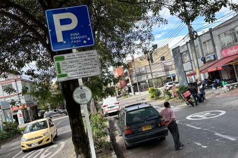 ¿Bogotá se rindió? El caso del parqueo en calle