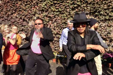 Disidente chino se entrega a la moda del "Gangnam Style"