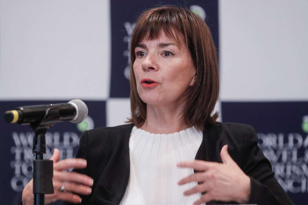 MEX1882. CIUDAD DE MÉXICO (MÉXICO), 25/06/2024.- La presidenta del Consejo Mundial de Viajes y Turismo (WTTC), Julia Simpson, participa este martes en una conferencia de prensa en la Ciudad de México (México). El sector turístico en el mundo experimentará cifras récord durante 2024 y en México contribuirá con más de 264.000 millones de dólares al producto interior bruto (PIB), estimó este martes la 'Investigación de Impacto Económico (EIR)' del Consejo Mundial de Viajes y Turismo (WTTC, en inglés). EFE/Isaac Esquivel