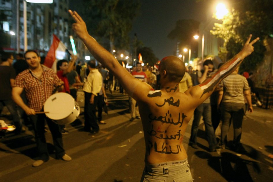 Manifestantes egipcios protestan a favor de Mohamed Mursi en el Cairo. / EFE