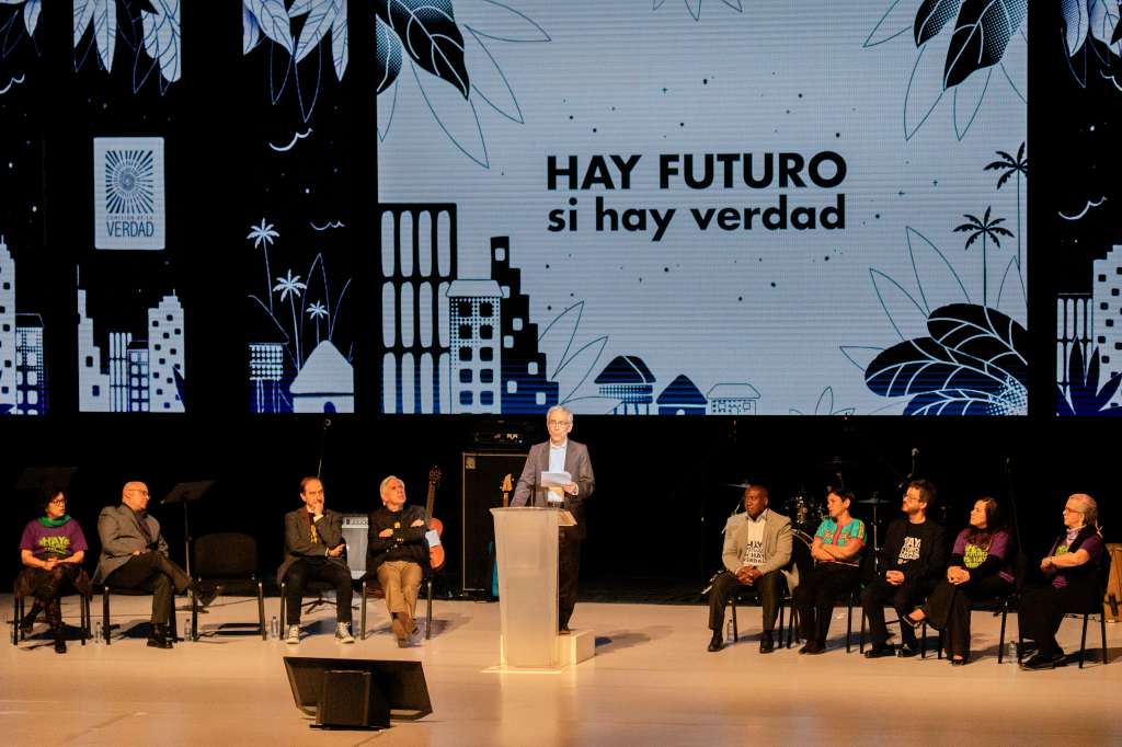 El aporte de la Comisión: Una oportunidad de diálogo de país para parar la guerra