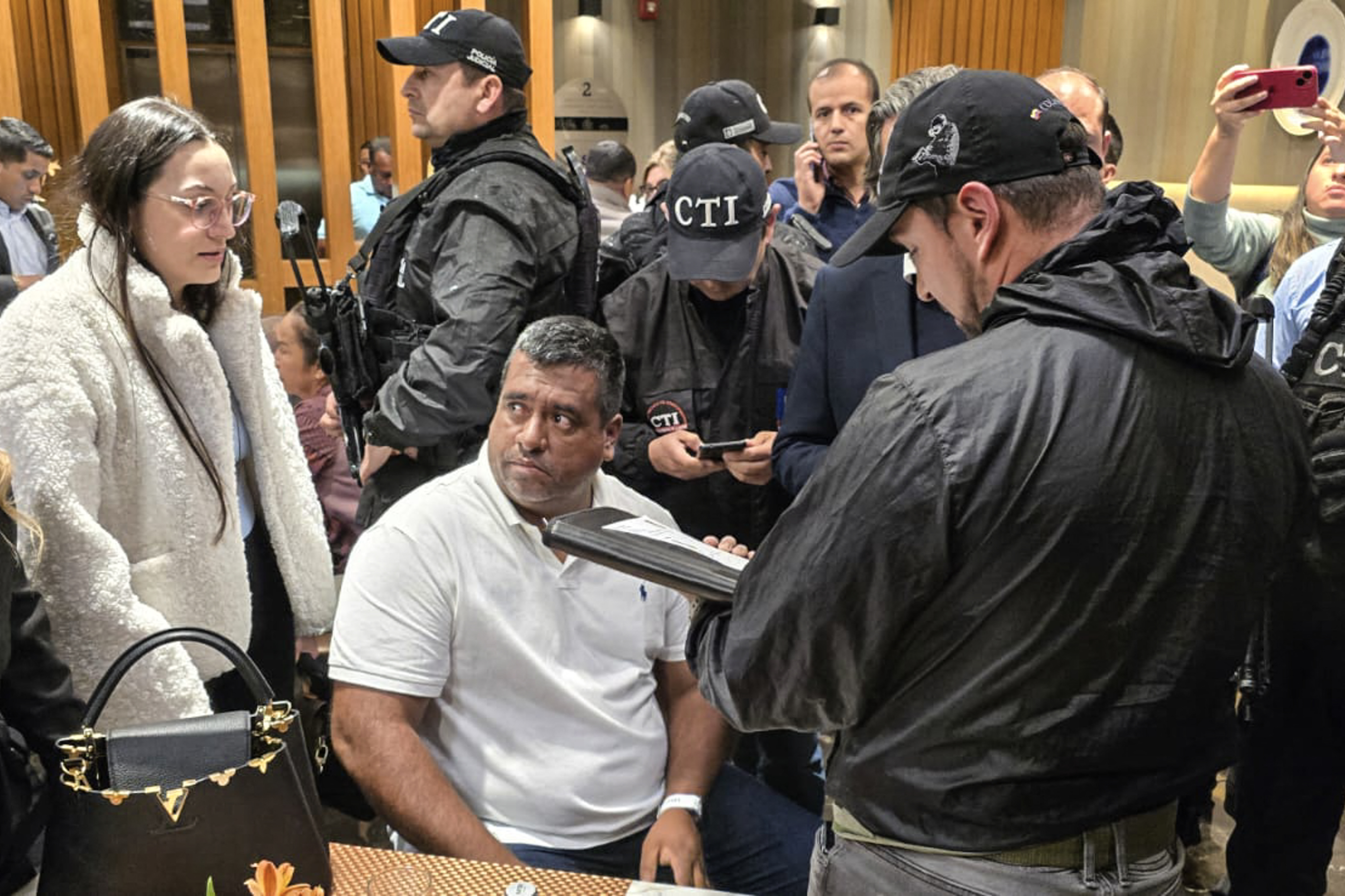 Rojas, jefe de los Comandos de Frontera, durante su captura en un hotel en Bogotá