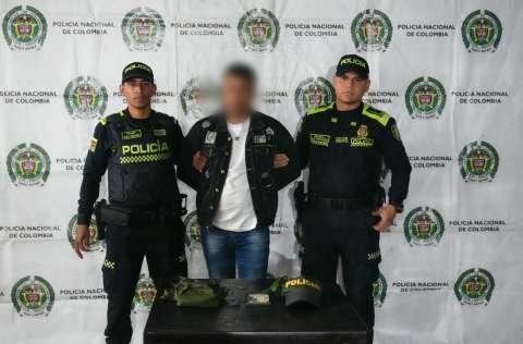 Capturan en el Portal Norte a falso policía que requisaba pasajeros para robarlos