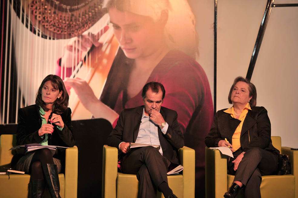 Los candidatos presidenciales Marta Lucía Ramírez, del Partido Conservador; Óscar Iván Zuluaga, del Centro Democrático, y Clara López, del Polo. / Andrés Torres
