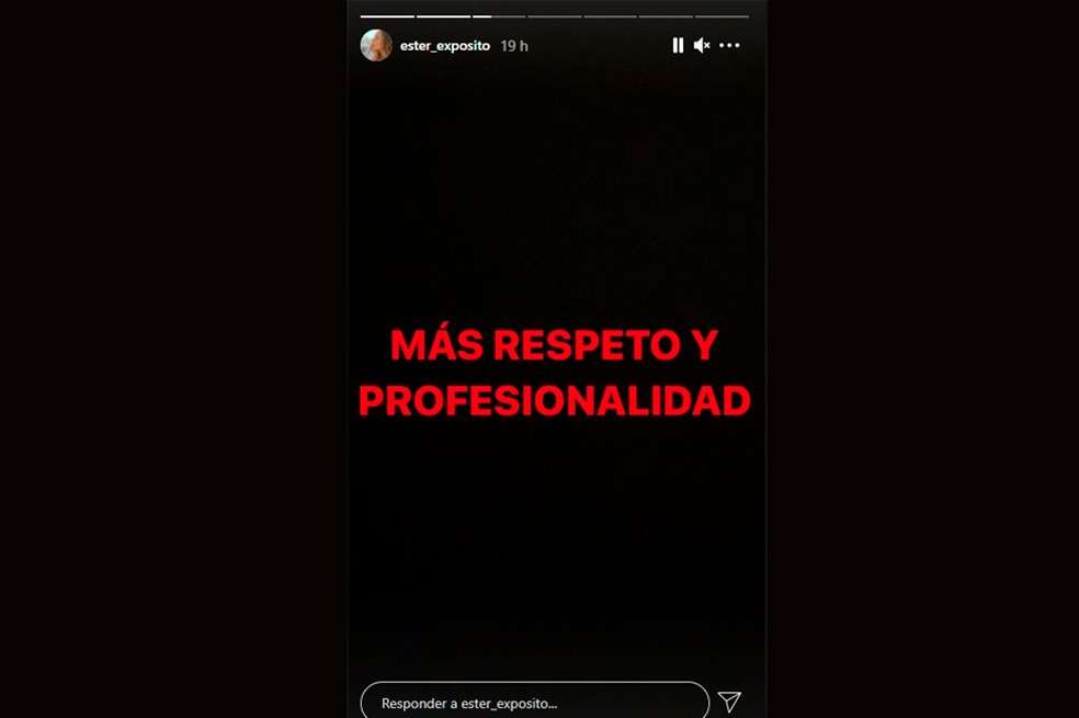 Las historias de Instagram de Ester Expósito y Alejandro Speitzer no confirman o desmienten los rumores de ruptura.