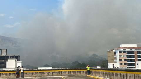 Una capa gris cubre Bucaramanga tras incendios, ¿cómo está la calidad del aire?