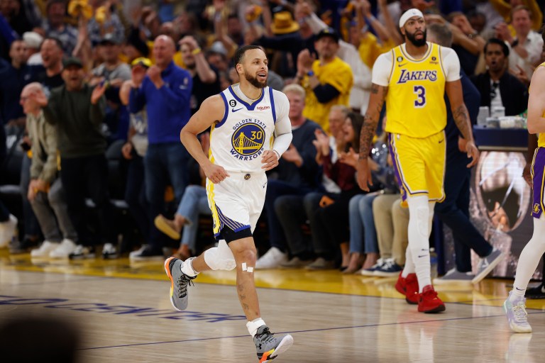 NBA: los Warriors vencieron a los Lakers y descontaron la serie