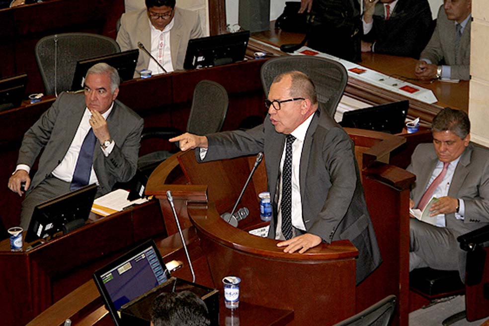 Los candidatos a la Contraloría: Edgardo Maya (izq.), Carlos Ardila (cen.) y Gilberto Rondón (der). / Prensa Senado - César Leonardo Vargas