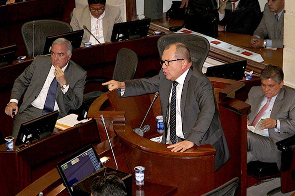 Los candidatos a la Contraloría: Edgardo Maya (izq.), Carlos Ardila (cen.) y Gilberto Rondón (der). / Prensa Senado - César Leonardo Vargas