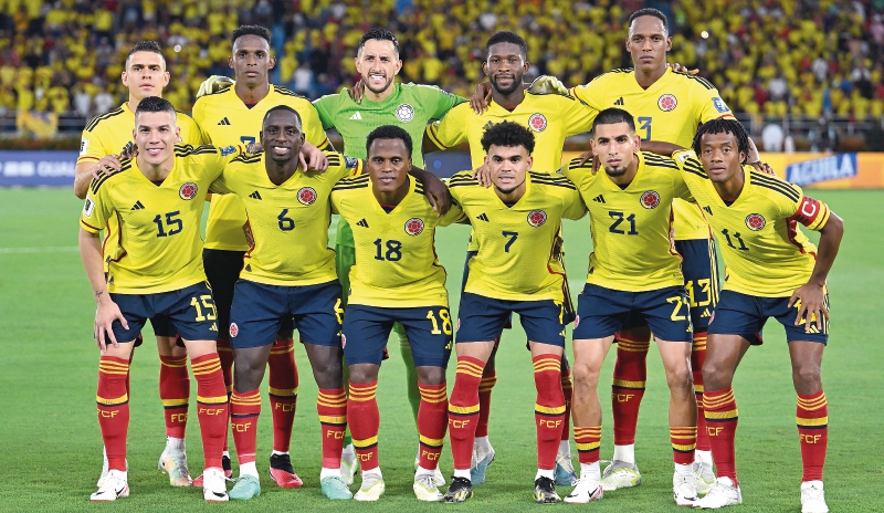 La nómina de Colombia que enfrentó a Venezuela en la primera fecha. Los de arriba, de izquierda a derecha: Rafael Santos Borré, Jhon Lucumí, Camilo Vargas, Jefferson Lerma y Yerry Mina. Los de abajo, de izquierda a derecha: Matheus Uribe, Deiver Machado, John Arias, Luis Díaz, Daniel Muñoz y Juan Guillermo Cuadrado.