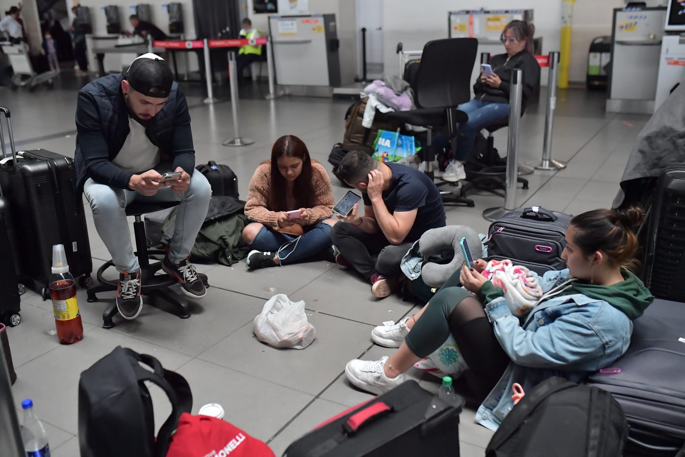 Más de una decena de vuelos internacionales y nacionales fueron cancelados.