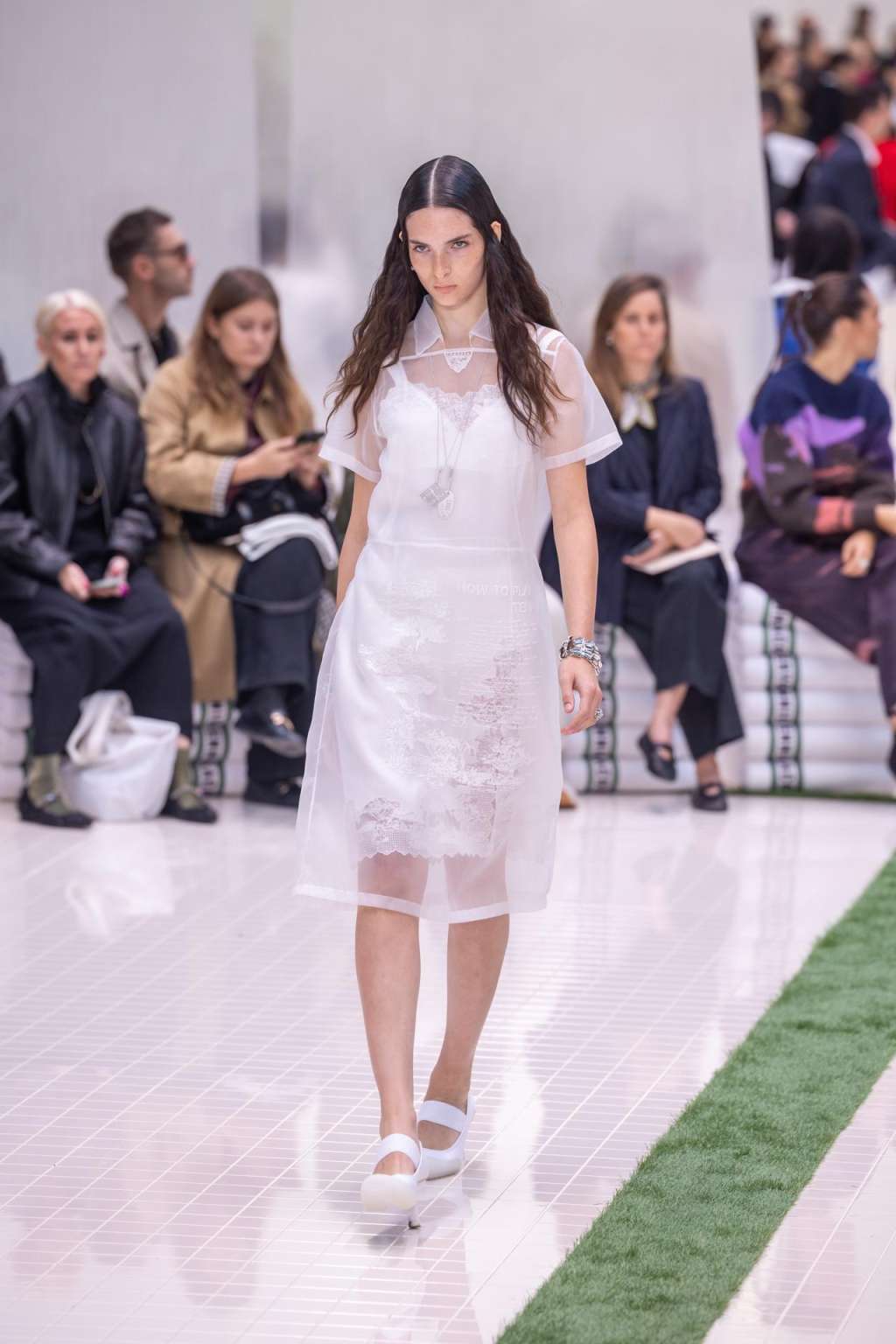 PARIS (France), 05/10/2025.- A model presents a creation from the Spring/Summer 2026 collection from Greek designer Pelagia Kolotouros for Lacoste during the Paris Fashion Week, in Paris, France, 05 October 2025. The presentation of the women's ready-to-wear collections runs from 29 September to 07 October 2025. (Moda, Francia) EFE/EPA/CHRISTOPHE PETIT TESSON