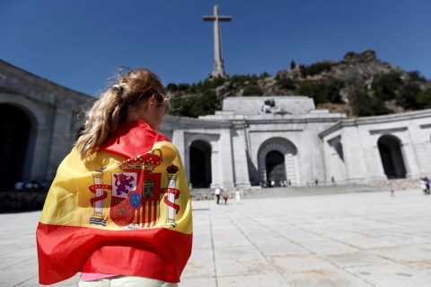 España abre la puerta a la investigación judicial de los crímenes franquistas