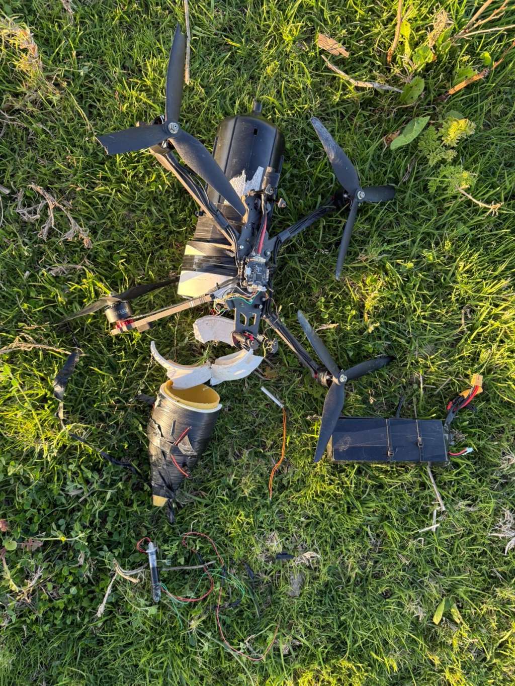 Las autoridades reforzaron la seguridad alrededor de CATAM y El Dorado tras el hallazgo del dron con explosivos.