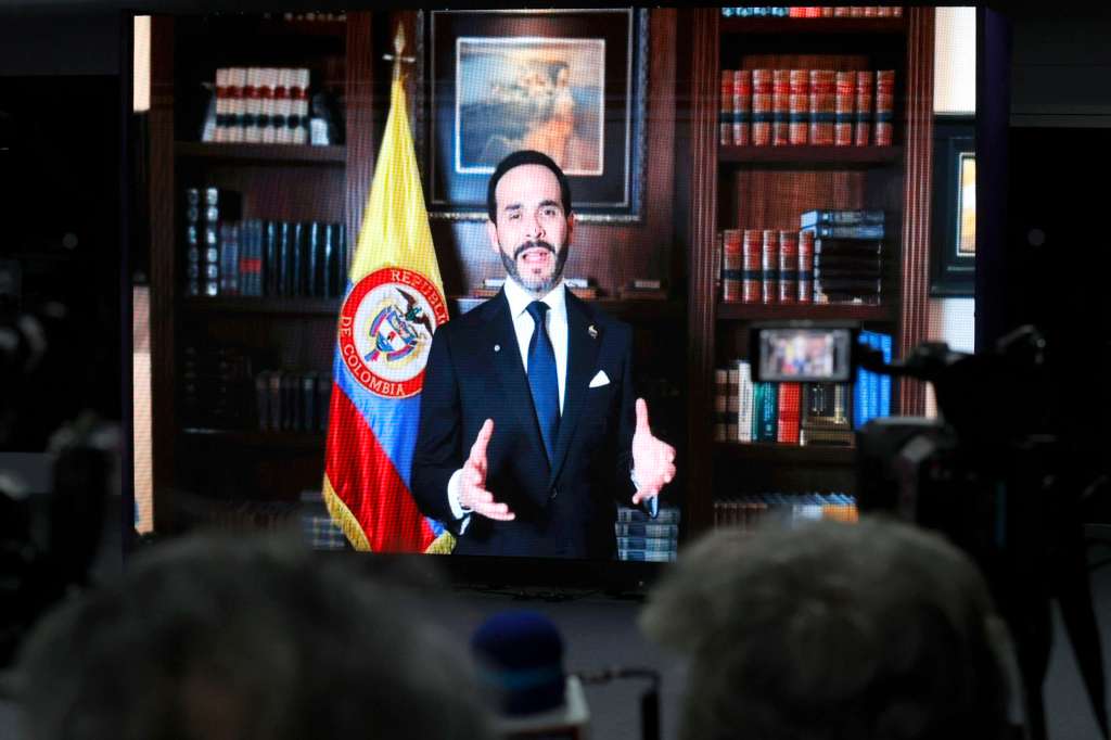 AME6670. CALI (COLOMBIA), 06/08/2026.- El presidente electo de Colombia, Abelardo de la Espriella, habla en una trasmisión este jueves, en Cali (Colombia). De la Espriella asumirá este viernes en Cali (suroeste) el cargo para el periodo 2026-2030 en una ceremonia atípica que se celebrará por primera vez fuera de Bogotá y a la que asistirán el rey Felipe VI de España y al menos ocho presidentes latinoamericanos. EFE/ Mauricio Dueñas Castañeda