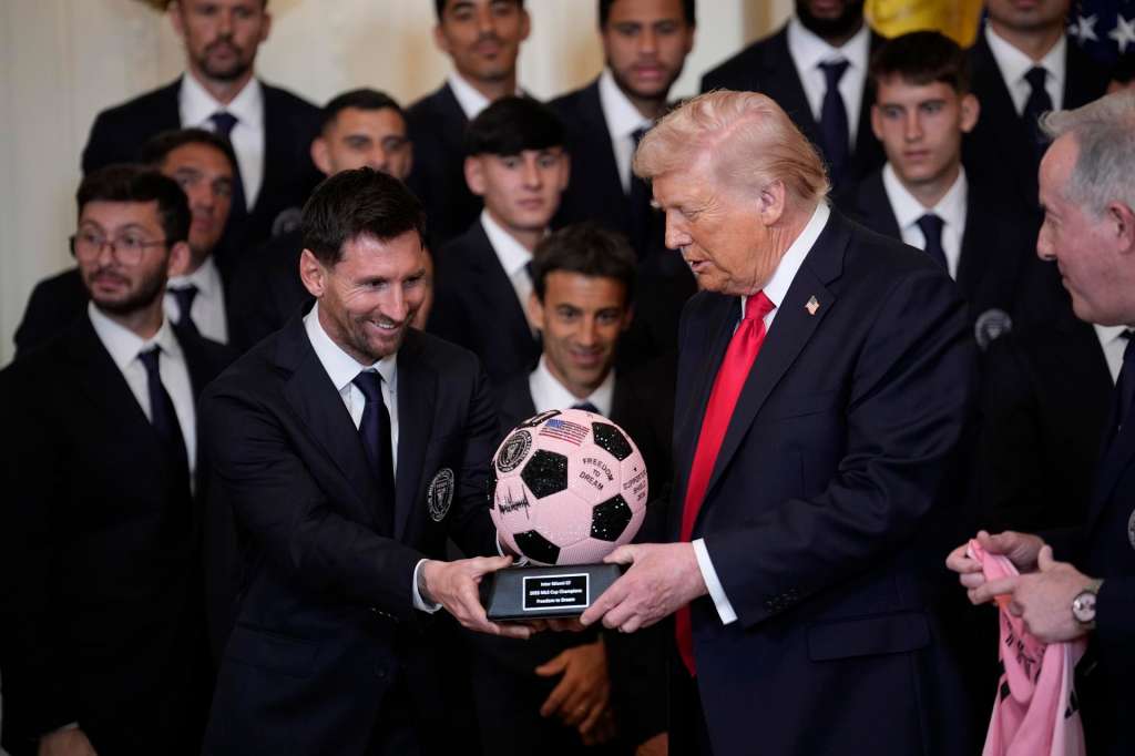 WASHINGTON (United States), 05/03/2026.- US President Donald Trump holds a soccer ball presented to him during an event honoring 2025 MLS Cup champions Inter Miami CF in the East Room of the White House in Washington, DC, USA, 05 March 2026. EFE/EPA/YURI GRIPAS / POOL