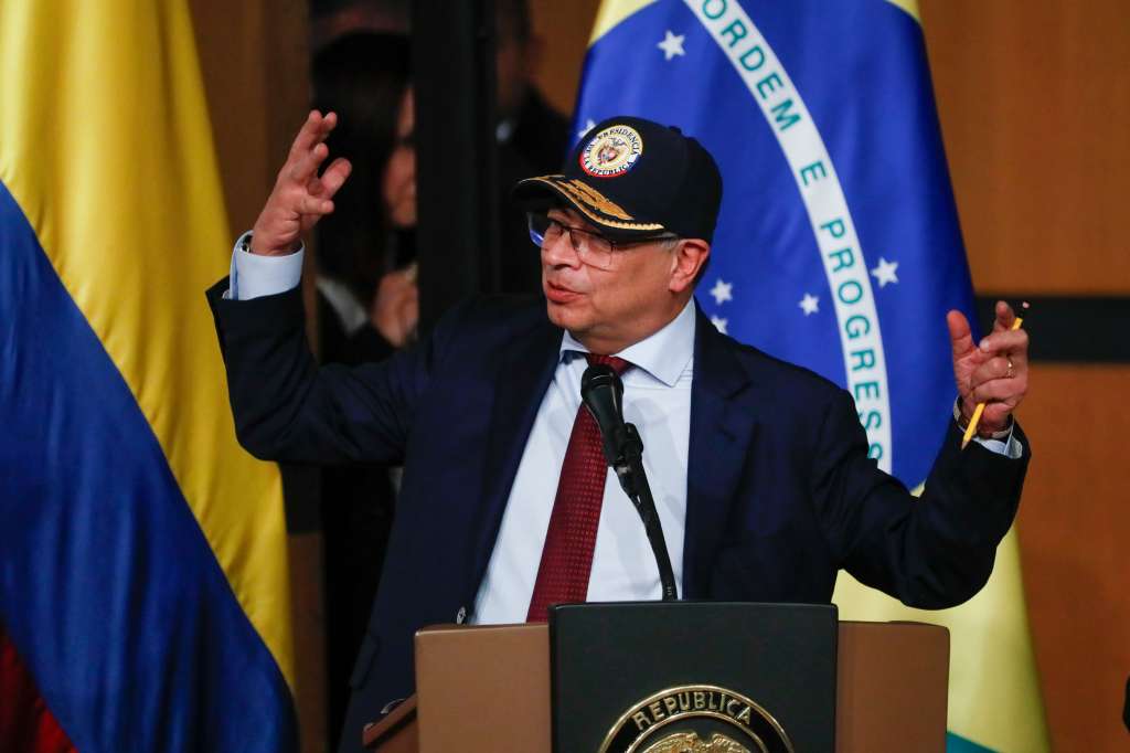 AME8415. BOGOTÁ (COLOMBIA), 17/04/2024.- El presidente de Colombia, Gustavo Petro, da un discurso en la inauguración de la XXXVI Feria Internacional del Libro de Bogotá (FilBo) este miércoles, en Bogotá (Colombia). La feria tendrá una programación desde el 17 de abril hasta el 2 de mayo y tienen como país invitado a Brasil. EFE/ Carlos Ortega