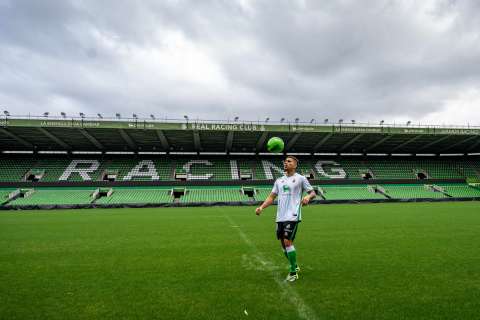“Nos tocó la lotería”: Racing de Santander presentó a Gustavo Puerta en España