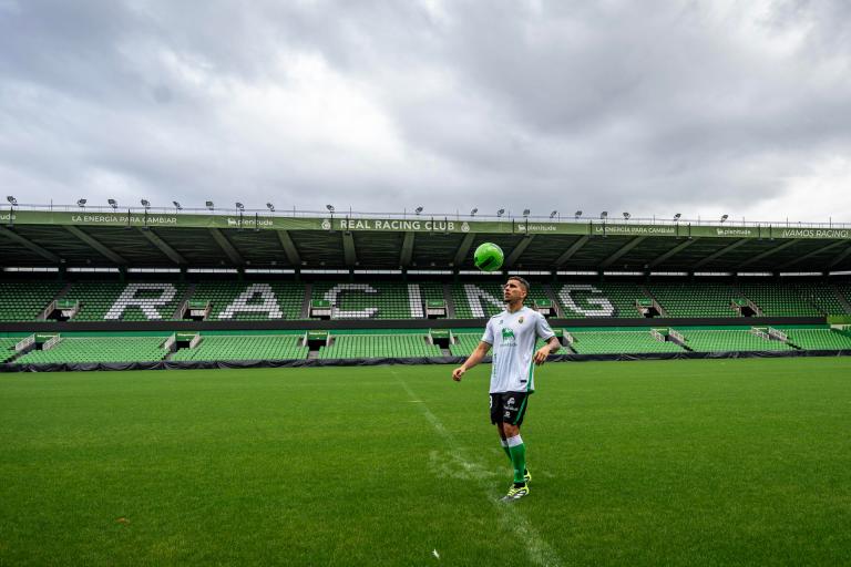 “Nos tocó la lotería”: Racing de Santander presentó a Gustavo Puerta en España