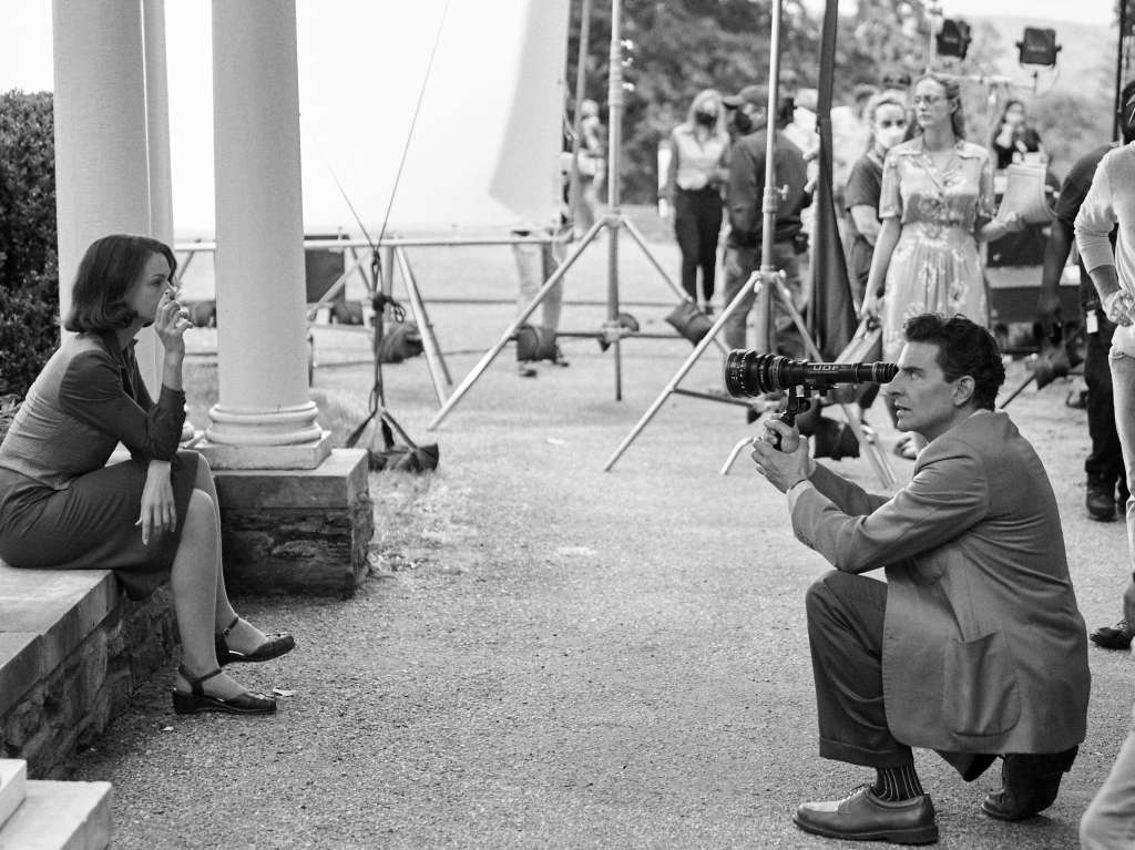 GRAF274. MADRID, 27/08/2023.- Del 'biopic' sobre el compositor y director de orquesta Leonard Bernstein de Bradley Cooper, "Maestro", al regreso al thriller psicológico de David Fincher, "The Killer", estos son algunos de los filmes más esperados del Festival de Cine de Venecia que se celebrará del 30 de agosto al 9 de septiembre. En la imagen, fotograma de "Maestro", con Carey Mulligan como Felicia Montealegre y Bradley Cooper como Leonard Bernstein. EFE/Netflix /Jason McDonald/SOLO USO EDITORIAL/SOLO DISPONIBLE PARA ILUSTRAR LA NOTICIA QUE ACOMPAÑA (CRÉDITO OBLIGATORIO)