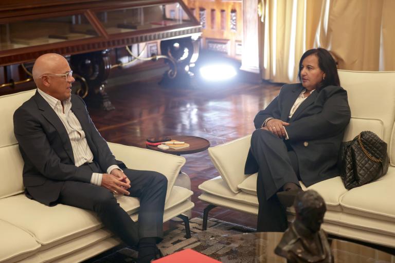 Diálogo entre oposición y oficialismo inicia sin aval ni discusión en Venezuela