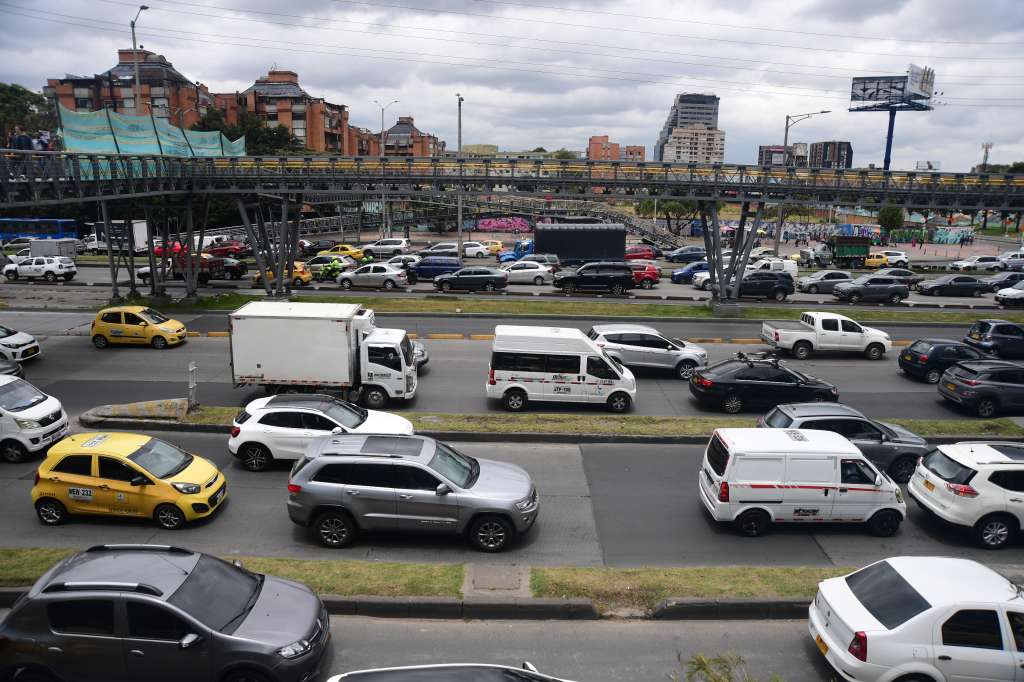 Tráfico pesado y múltiples trancones en varios puntos de la capital.