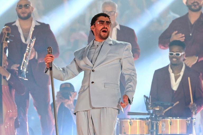 Bad Bunny gana su primer Emmy por su espectáculo de medio tiempo del Super Bowl