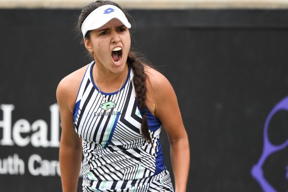 La tenista colombiana vie de ganar la Copa Colsanitas en Bogotá.