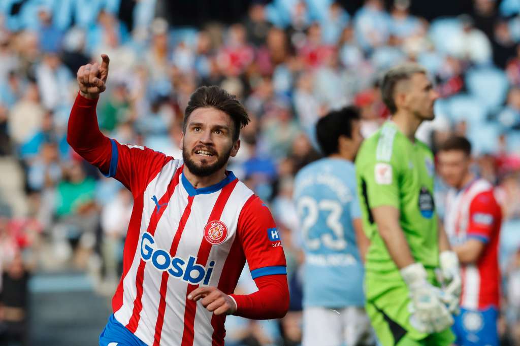 Vigo(Pontevedra)28/01/2024.- El delantero del Girona Portu celebra su gol, primero de su equipo durante el partido de Liga correspondiente a la jornada 22 que ambos clubes disputan este domingo en el estadio Balaidos de Vigo. EFE / Salvador Sas