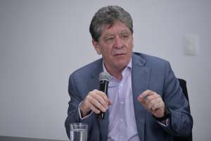 El poder político y los gremios: lo que está sobre la mesa tras la salida de Mac Master
