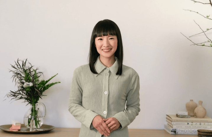 Marie Kondo es una consultora de organización, autora y presentadora de televisión japonesa.