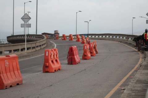 Fuerte congestión vehicular en la Autosur por demolición del puente de Venecia