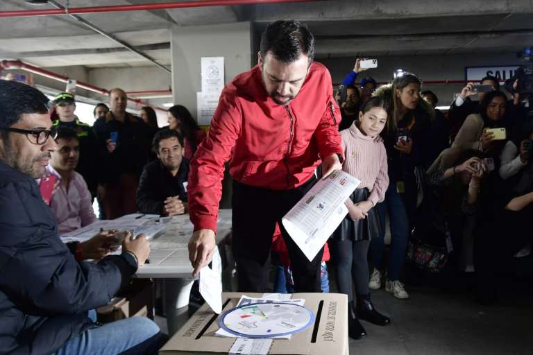 Carlos Fernando Galán, asistió a las urnas en el puesto de votación ubicado en el centro comercial Unicentro.