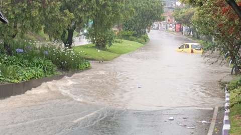 Fuertes lluvias provocan inundaciones y caos vial en varios puntos de Bogotá