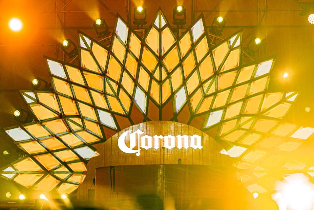 Corona cierra la celebración de sus 100 años con el regreso de Sunsets en Medellín, Cali y Bogotá.