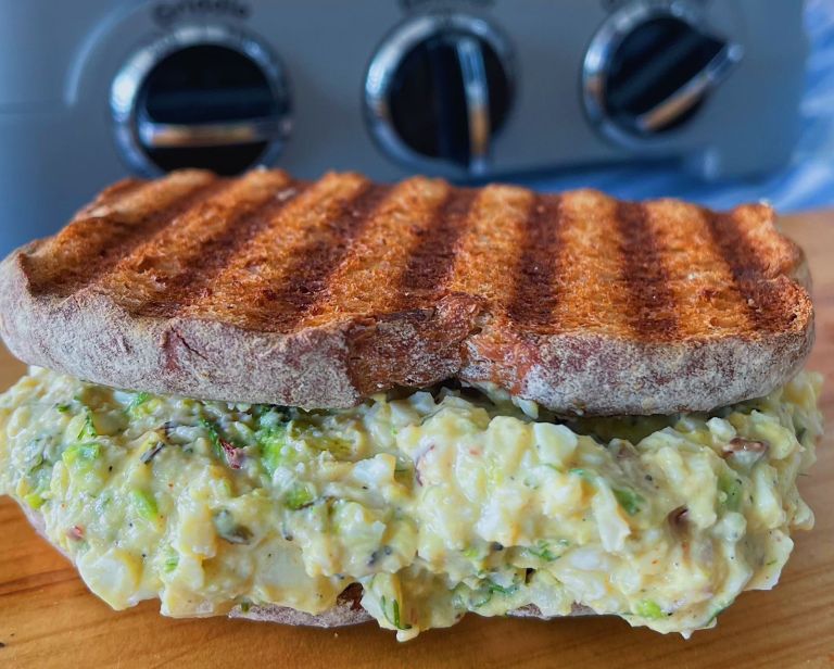 Sánduche de huevo, la fusión ideal de sabores para este martes