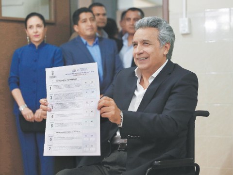 Siete veces sí: Lenín Moreno triunfa en la consulta popular