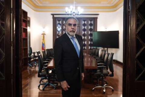 Benedetti alista demanda civil por casos judiciales en su contra y aún no recibe su salario