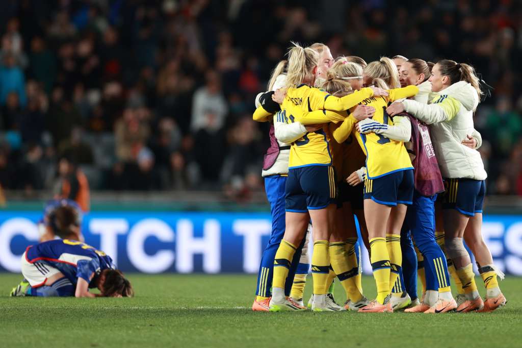 Auckland (New Zealand), 11/08/2023.- Players of Sweden celebrate their win after the FIFA Women's World Cup 2023 Quarter Final soccer match between Japan and Sweden in Auckland, New Zealand, 11 August 2023. (Mundial de Fútbol, Japón, Nueva Zelanda, Suecia) EFE/EPA/SHANE WENZLICK AUSTRALIA AND NEW ZEALAND OUT
