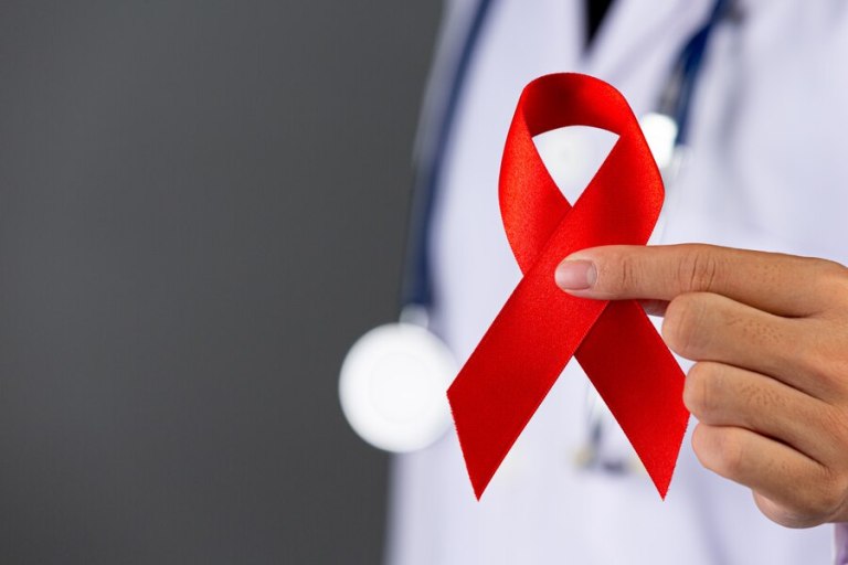 Historias desconocidas de una epidemia que transformó los derechos de la medicina en Colombia