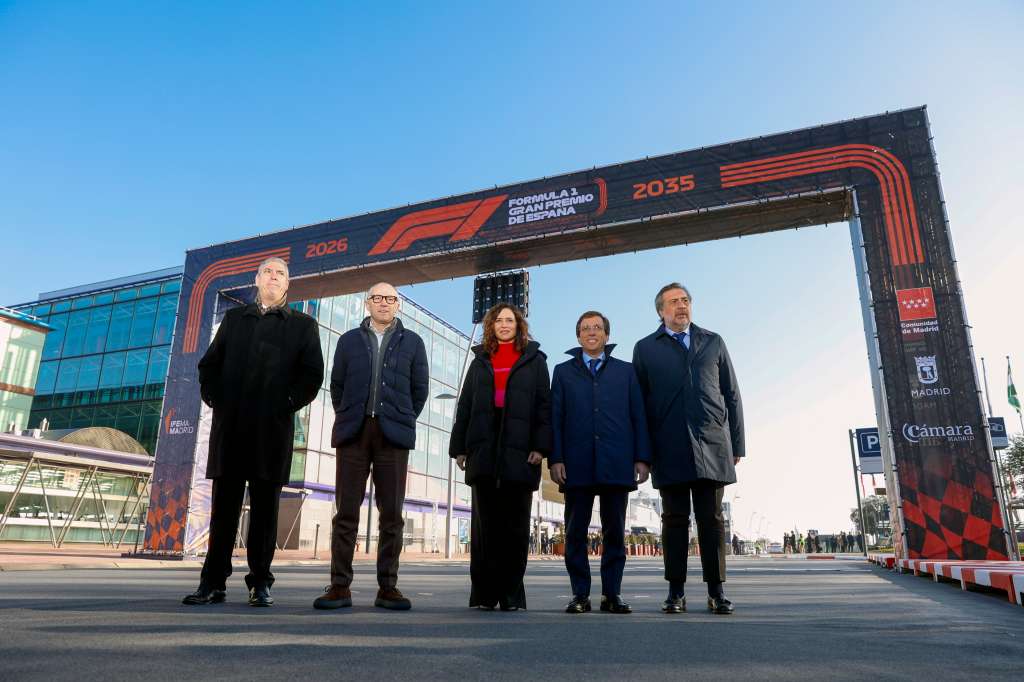 MADRID, 23/01/2024.- La presidenta de la Comunidad de Madrid, Isabel Díaz Ayuso (c), el presidente de Ifema, José Vicente de los Mozos (i), el presidente de la Cámara de Comercio de Madrid, Ángel Asensio (d), el alcalde de Madrid, José Luis Martínez Almeida (2d) y el presidente y CEO de la Fórmula 1, Stefano Domenicali (2i) a su llegada para la presentación del Gran Premio de España de Fórmula Uno de Madrid este martes en Ifema, Madrid. EFE/ Rodrigo Jiménez