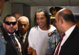 Ronaldinho se divierte en la cárcel: jugará torneo de fútbol sala