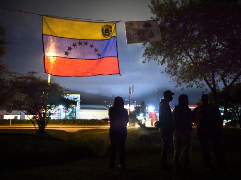 La red de corrupción detrás de la nacionalización de extranjeros