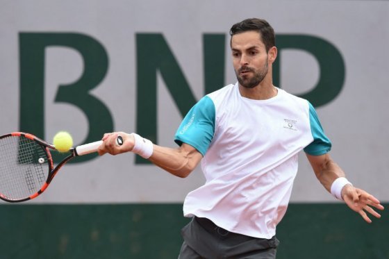 Santiago Giraldo avanza a tercera ronda tras la retirada de Kei Nishikori