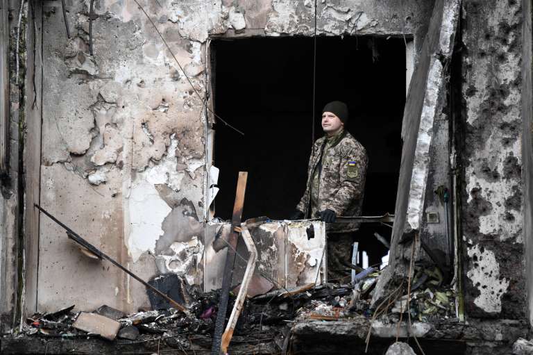 Misiles no solo afectaron la ciudad de Kiev, sino varias ciudades ucranianas desde que Vladimir Putin decidió invadir a la fuerza a Ucrania, su vecino país. Esto ha obligado a varios ciudadanos a buscar refugios en los metros subterráneos, lo mismo que hicieron muchos ciudadanos europeos durante la segunda guerra mundial.