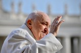 El papa Francisco descarta renuncia y habla de sus amores de juventud en una autobiografía