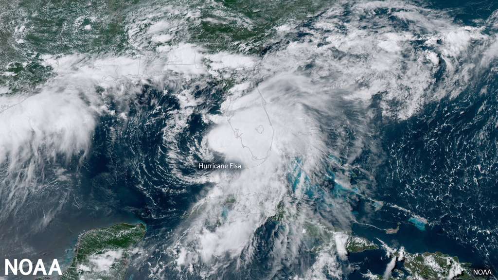 Imagen satelital NOAA GOES-East del huracán Elsa a medida que avanza por la costa oeste de Florida el 6 de julio de 2021.