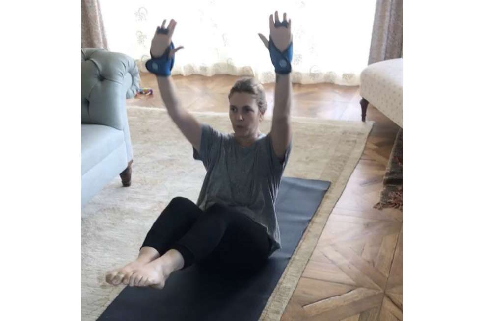 Con esta imagen de su cuenta en Instagram, Drew Barrymore muestras sus extensas jornadas de entrenamiento para mantenerse en forma. / Cortesía
